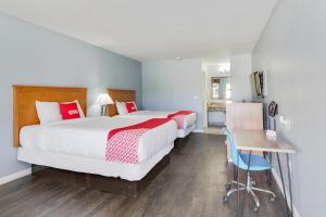 Postel nebo postele na pokoji v ubytování OYO Hotel Ingleside TX