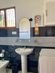 Koupelna v ubytování Tropical Annexe at Costa's Villa, Entire House