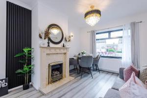 Posezení v ubytování New 2 Bed House - Perfect for Contractors & Families In St Helens Weekly & Monthly Stays
