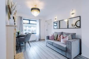 Posezení v ubytování New 2 Bed House - Perfect for Contractors & Families In St Helens Weekly & Monthly Stays