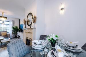 Posezení v ubytování New 2 Bed House - Perfect for Contractors & Families In St Helens Weekly & Monthly Stays