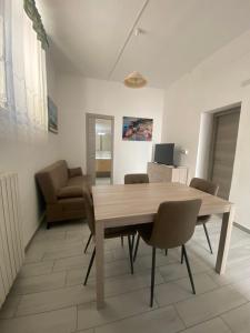 ドルガーリにあるAppartamento trivano 6 posti letto Dorgaliのギャラリーの写真 +1枚の写真