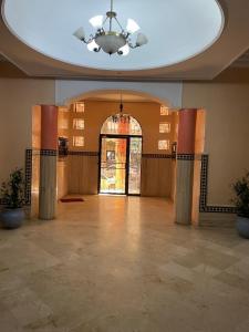 a large room with a large door and a chandelier at Bel appartement quartier Bourgogne in Casablanca
