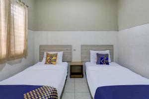 Кровать или кровати в номере OYO Life 90159 Puri Asoka Guest House +19 фотографий