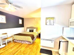 سرير أو أسرّة في غرفة في Motel Le Radisson de Val-David