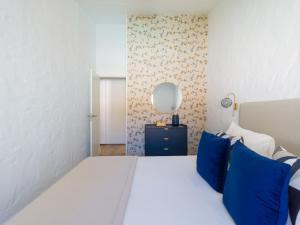 Posteľ alebo postele v izbe v ubytovaní Bungalow near Yumbo & Playa del Inglés Beach + 32 fotografií