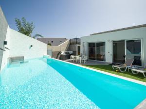 Πισίνα στο ή κοντά στο Villa in Maspalomas with Private Heated Pool