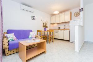 Zdjęcie z galerii obiektu Apartments Lavanda 1 w mieście Nijvice