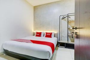 Postel nebo postele na pokoji v ubytování OYO 90215 Ada Residence