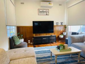 Μια τηλεόραση ή/και κέντρο ψυχαγωγίας στο D123 Super Sun shine Stay