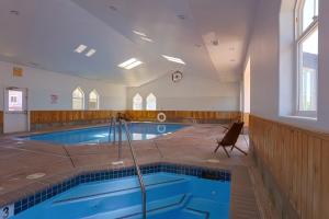 Bazén v ubytování OYO Waves Hotel Newport OR - NYE Beach nebo v jeho okolí