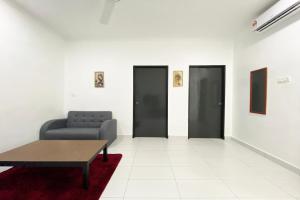 Posezení v ubytování OYO Home 90230 Dh Residence