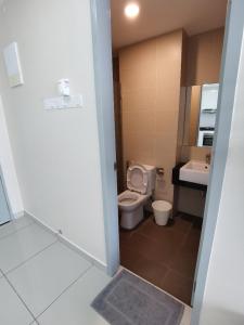 Koupelna v ubytování Studio Suite near Queensbay Bayan Lepas 4pax