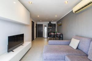 Μια τηλεόραση ή/και κέντρο ψυχαγωγίας στο Modern Condo - 1BR T1 -501 +15 φωτογραφίες