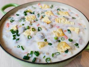 un bol de poudre avec des oignons et du fromage verts dans l'établissement Tmark City Hotel Sapporo Odori - Vacation STAY 85621v, à Sapporo 22 autres photos