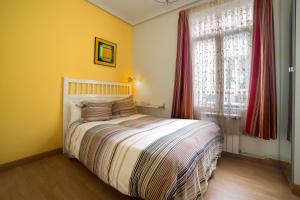 Łóżko lub łóżka w pokoju w obiekcie Hostal Adriano
