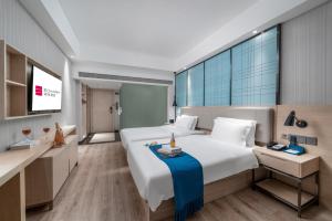 Postel nebo postele na pokoji v ubytování Borrman International Hotel Guangzhou Beijing Road Pedestrian Street Donghu Metro Station Branch - Free Shuttle Bus to Canton Fair Complex During Canton Fair Period