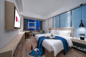 Postel nebo postele na pokoji v ubytování Borrman International Hotel Guangzhou Beijing Road Pedestrian Street Donghu Metro Station Branch - Free Shuttle Bus to Canton Fair Complex During Canton Fair Period