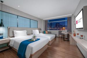 Postel nebo postele na pokoji v ubytování Borrman International Hotel Guangzhou Beijing Road Pedestrian Street Donghu Metro Station Branch - Free Shuttle Bus to Canton Fair Complex During Canton Fair Period