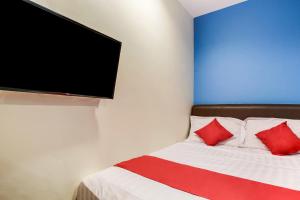 Postel nebo postele na pokoji v ubytování OYO 90282 Hotel Taj Inn, Seksyen 7
