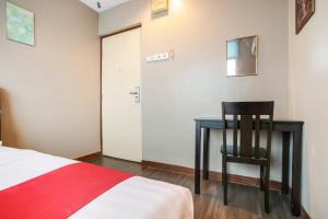 Postel nebo postele na pokoji v ubytování OYO 90282 Hotel Taj Inn, Seksyen 7