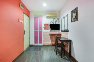 Kuchyň nebo kuchyňský kout v ubytování OYO 90282 Hotel Taj Inn, Seksyen 7
