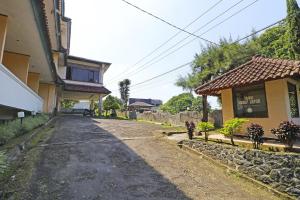 Fotografie z fotogalerie ubytování Super OYO 90382 Hotel Sarah Sukabumi v destinaci Wanasari