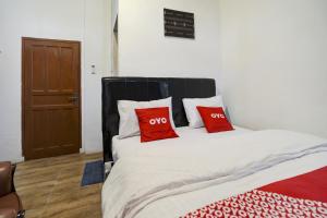 Postel nebo postele na pokoji v ubytování OYO 90645 Karisma Residence