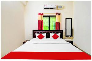 Postel nebo postele na pokoji v ubytování Hotel S R PALACE BHUBANESWAR with wifi-parking and Air conditioned + 14 fotografií