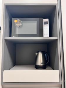 een magnetron in de koelkast bij DDMOP-Seoul in Seoul