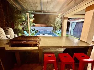 La pileta dentro o cerca de Mini waterpark Pool BBQ Karaoke Game Station Luxury Villa 40pax A famosa resort Lot 1054