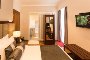 TV a/nebo společenská místnost v ubytování Hotel Grand Turf By GSP