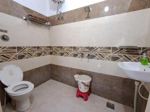 a bathroom with a toilet and a sink at LD Guest House, Ayodhya in Ayodhya