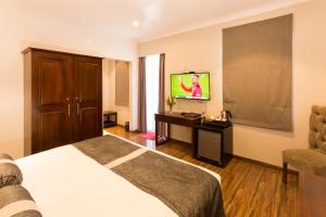 TV a/nebo společenská místnost v ubytování Hotel Grand Turf By GSP