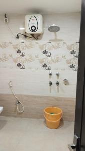 Ένα μπάνιο στο The Royal Suites