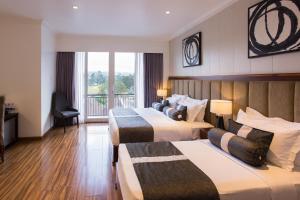 Postel nebo postele na pokoji v ubytování Hotel Grand Turf By GSP + 37 fotografií