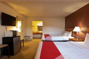 Postel nebo postele na pokoji v ubytování OYO Hotel Chehalis I-5 South