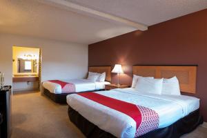 Postel nebo postele na pokoji v ubytování OYO Hotel Chehalis I-5 South