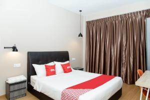 Postel nebo postele na pokoji v ubytování Capital O 90406 Mirani Hotel