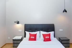 Postel nebo postele na pokoji v ubytování Capital O 90406 Mirani Hotel