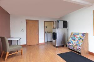 Kuchyň nebo kuchyňský kout v ubytování OYO Hotel Chehalis I-5 South