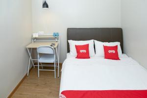 Postel nebo postele na pokoji v ubytování Capital O 90406 Mirani Hotel