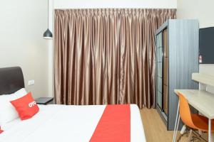 Postel nebo postele na pokoji v ubytování Capital O 90406 Mirani Hotel