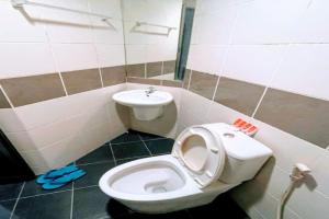 Koupelna v ubytování OYO 90411 Perdana Hotel Labuan
