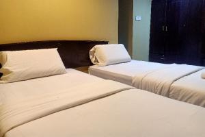 Postel nebo postele na pokoji v ubytování OYO 90411 Perdana Hotel Labuan