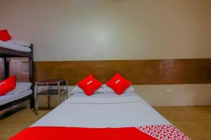 Postel nebo postele na pokoji v ubytování Metro Deluxe Residences
