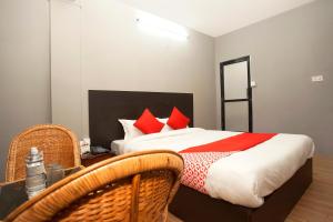 Postel nebo postele na pokoji v ubytování OYO 587 Hotel Tradition Inn + 21 fotografií