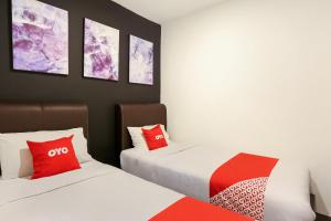 Postel nebo postele na pokoji v ubytování OYO 90460 Hotel Kl2f Rest & Go
