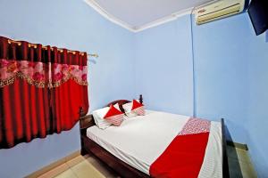 Postel nebo postele na pokoji v ubytování OYO 90922 Gurusinga Guesthouse