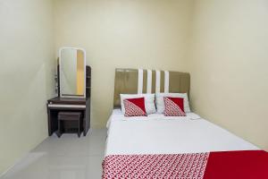 Ein Bett oder Betten in einem Zimmer der Unterkunft OYO 90981 X2 Homestay